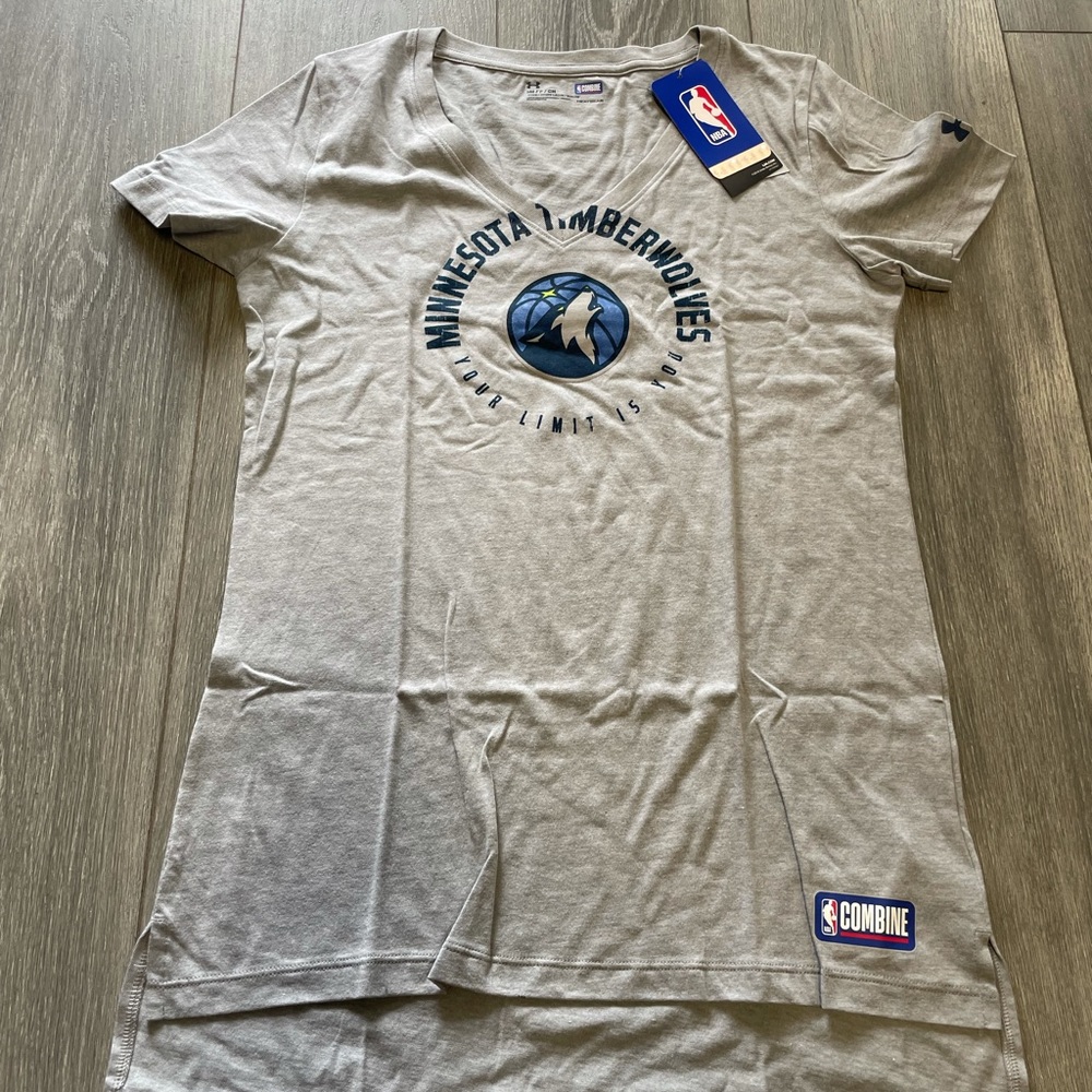 Under armour combine Minnesota timberwovles women’s shirt